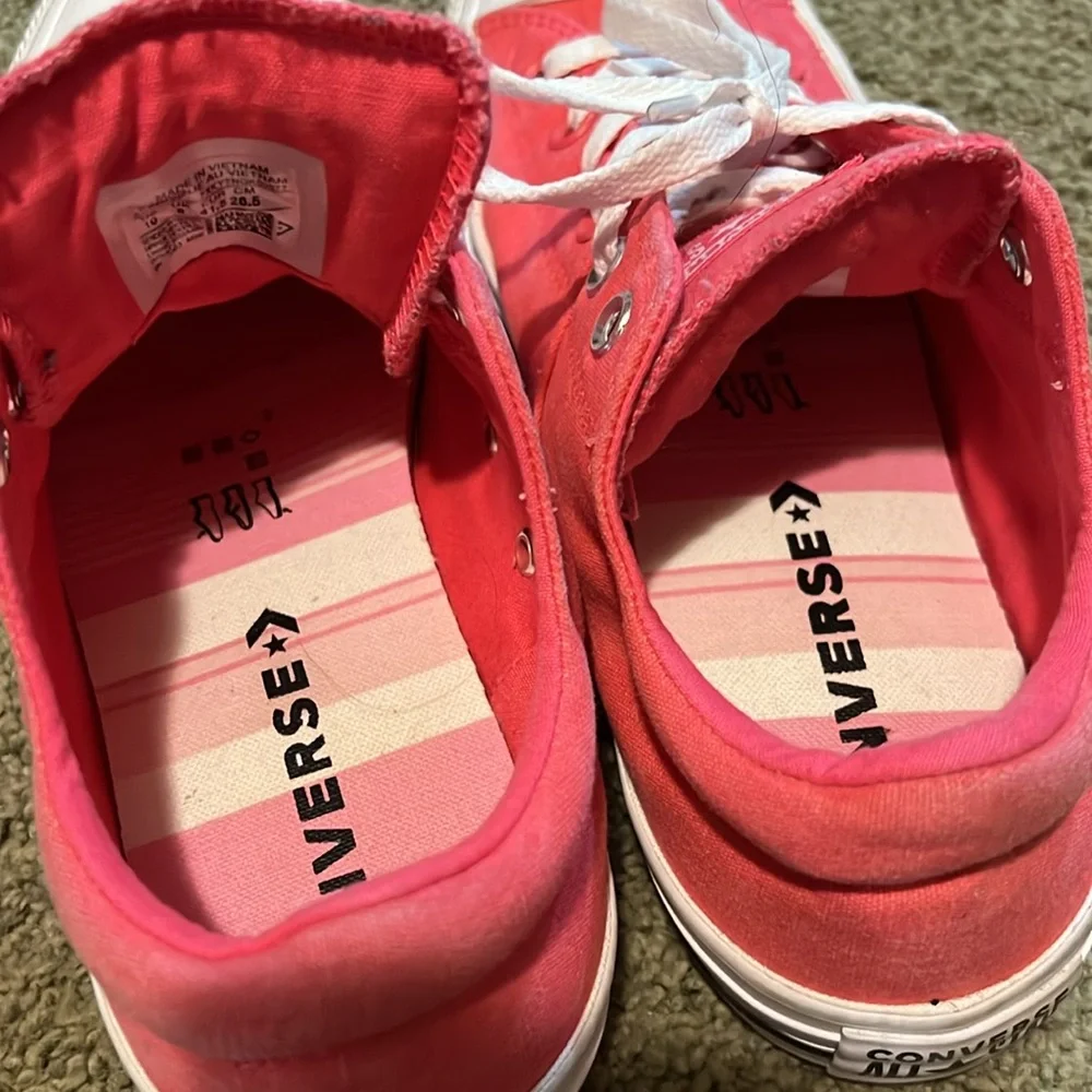 Pink Converse - Picture 2 of 4